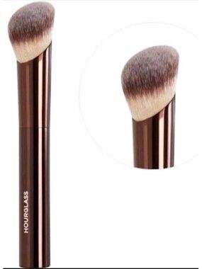 Hourglass Ambient Soft Glow Foundation Brush Full Size NWT IN BOX